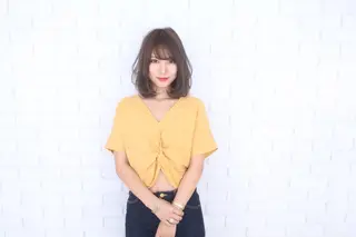 ミディアム カラー 向井 美緒のヘアスタイル