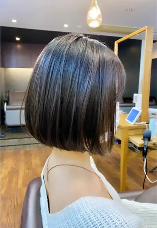 ショート レイヤーカット、 大人可愛い　中村美羅のヘアスタイル