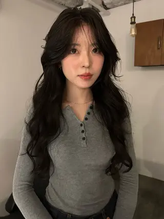 ロング カラー Loom.所属・村上雅人 ナチュラルモードのヘアスタイル