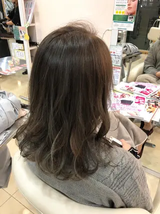 ロング カラー 牧野 佳樹のヘアスタイル