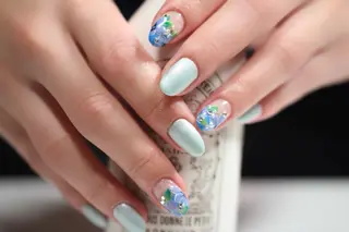 ネイル ママリンド　志村坂上店所属・しみ えんのネイルデザイン