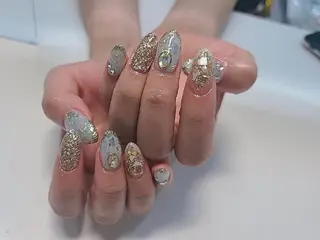 ネイル ビーケア自由が丘所属・えみ えみのネイルデザイン