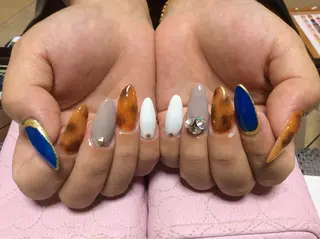 ネイル フラワー ムーンのネイルデザイン