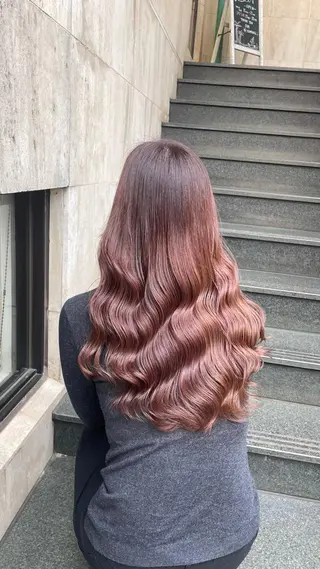 ロング ミヤザキ タクトのヘアスタイル