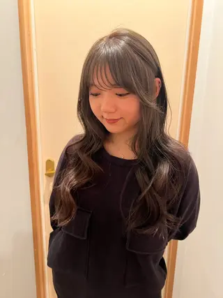 セミロング カラー Garland 表参道所属・ミディアムレイヤー/ 艶カラー🎀　emiのヘアスタイル