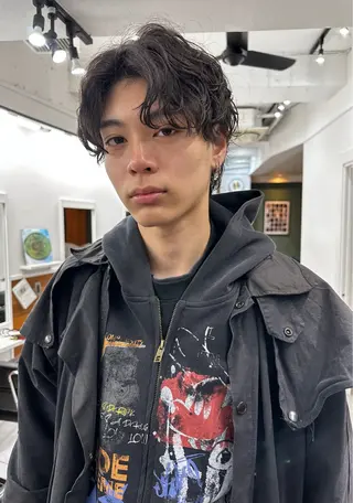 ミディアム パーマ メンズ グランジヘア 無造作ヘアHYUGAのヘアスタイル