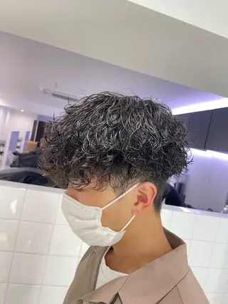 ショート パーマ ヘアアレンジ メンズ 艶カラー の達人のヘアスタイル