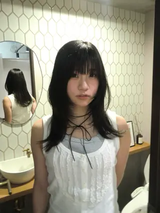 セミロング カラー Elilume 代々木店所属・Elilume MIYUのヘアスタイル