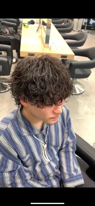 パーマ メンズ センターパート/フェ ザー🔥SHUYAのヘアスタイル