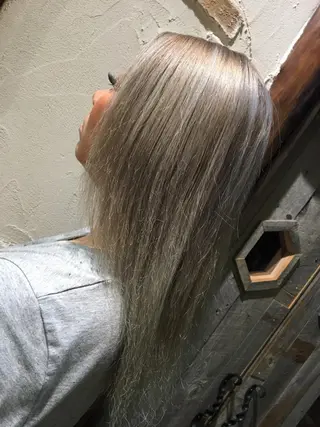 ロング カラー IwAsh大和駅前店所属・IwAsh大和駅前店 河野亜里香のヘアスタイル