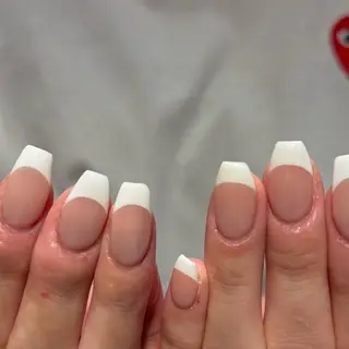 ネイル 𝑟𝑖𝑠𝑎 🕯‎🤍のネイルデザイン