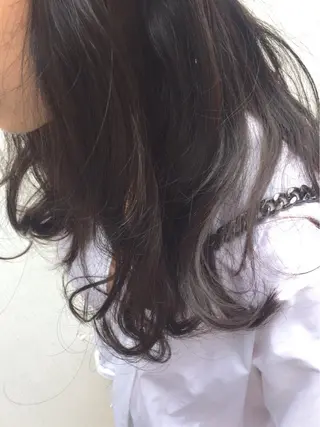 セミロング カラー ニシオカ タクヤのヘアスタイル