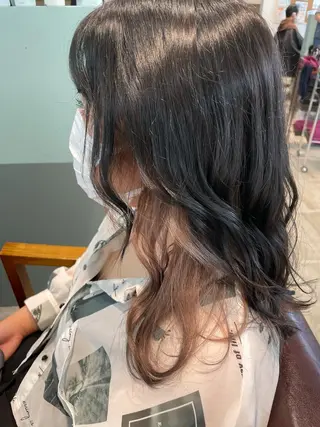 ロング カラー 青木 紗耶のヘアスタイル