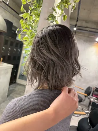 ミディアム 横浜🦋ハイトーン 🫐シャドウルーツのヘアスタイル