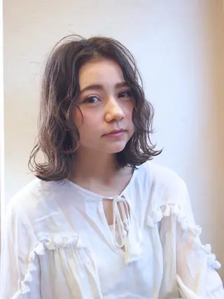 ミディアム カラー パーマ シンプル+αな デザインを 松崎陸のヘアスタイル