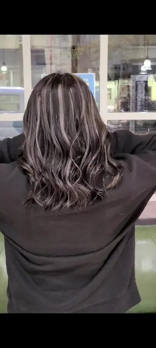 ミディアム カラー cherie所属・バレイヤージュ/ ハイライト/大内格のヘアスタイル