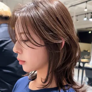 ミディアム 岸本 理希のヘアスタイル