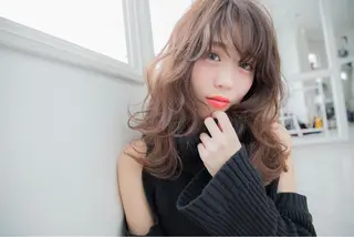 ロング カラー ヘアケア特化型サロン newi 京橋のヘアスタイル