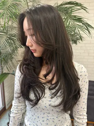 ロング coco terrace所属・海外風ハイライト CHIHIROのヘアスタイル