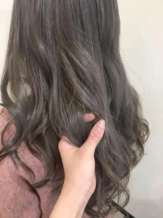 カラー 工藤 綾華のヘアスタイル