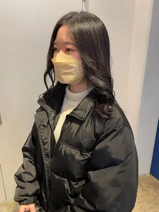 セミロング カラー MIOベージュカラー 柔らかいカラーのヘアスタイル