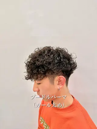 ミディアム パーマ ヘアアレンジ メンズ 顔まわりカット の達人のヘアスタイル