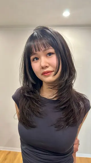 ロング 喜屋武 美月のヘアスタイル