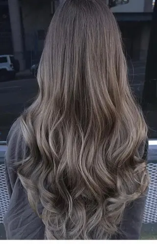 セミロング カラー ケア剤オタク×海外 ヘア長谷川裕起のヘアスタイル