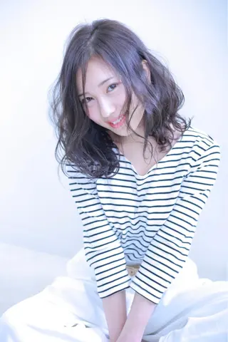 ミディアム 伊藤 裕貴のヘアスタイル