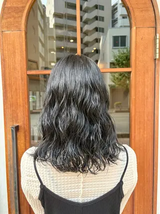 セミロング パーマ あずま みゆのヘアスタイル