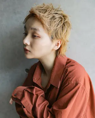 ショート カラー ツジグチ シュンのヘアスタイル