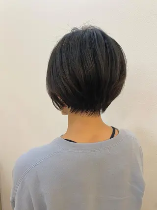 ショート カラー 林 瑠夏のヘアスタイル