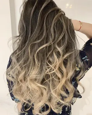 ロング カラー パーマ ヘアアレンジ 【公式】amble luxe池袋東口🩷のヘアスタイル