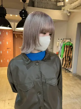 ミディアム ミルクティーベージュ outaのヘアスタイル