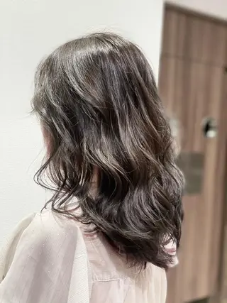 セミロング カラー 💎大人ハイライト 💎上杉一也💎のヘアスタイル