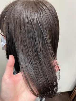 ミディアム カラー 沢田 瞳のヘアスタイル