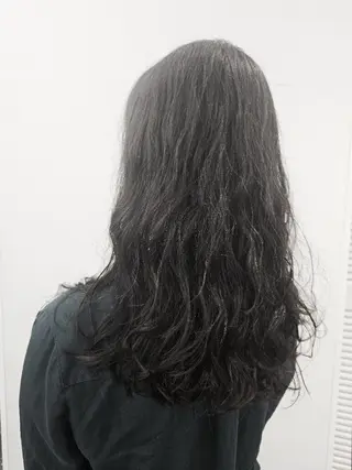 セミロング パーマ カラー あいだ🐼12月末 限定クーポン掲載中のヘアスタイル