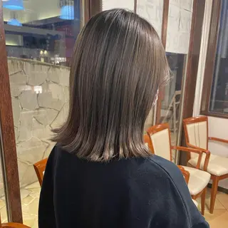 ミディアム カラー 川元 汐音のヘアスタイル