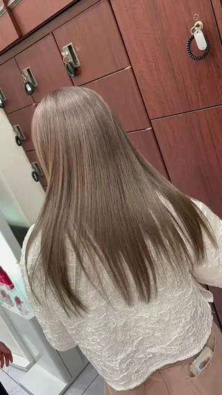 ロング カラー 七井 香奈 (なないかな)のヘアスタイル