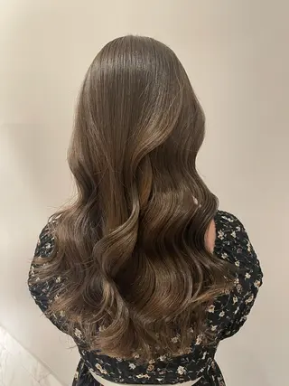 ロング カラー ウォーレントリコミ  ニューヨーク所属・西梅田直結🌹 若林梨音のヘアスタイル