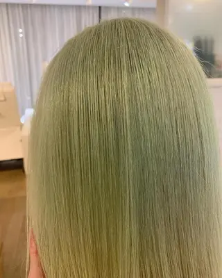 ミディアム カラー サロウィン(SALOWIN)原宿iori店所属・れい🫧 ハイトーン特化のヘアスタイル