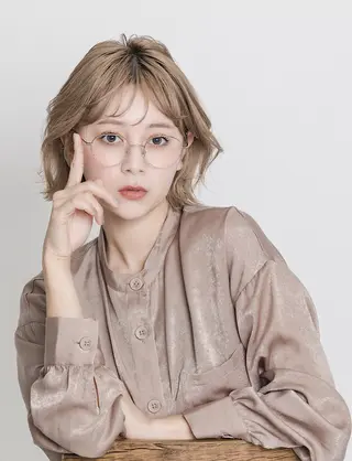 ミディアム カラー hoNua. 栄/透明感カラーのヘアスタイル