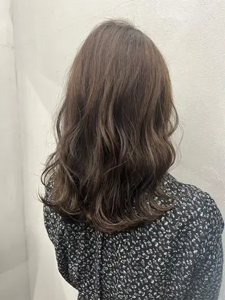 ミディアム カラー mono / Manatoのヘアスタイル