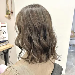 ミディアム カラー 色白に見える暗髪 梅田・増田のヘアスタイル