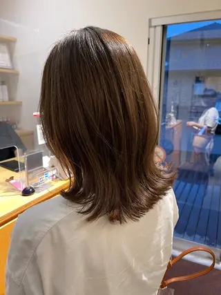 ミディアム 市川 瞳のヘアスタイル