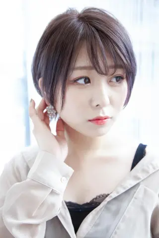 ミディアム PINO C-LOOP UNITED 横浜（ピノ シーループユナイテッド)所属・HITOMI .のヘアスタイル