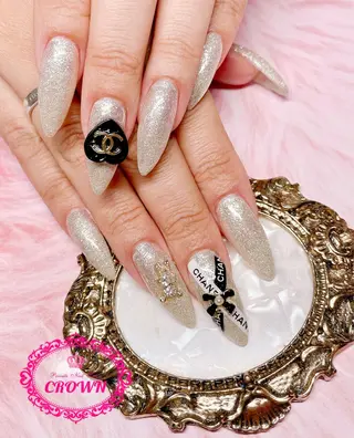 ネイル CROWN プライベートサロンのネイルデザイン