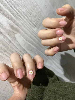 ネイル 13日3980円‼️ マグもデザインも◎のネイルデザイン