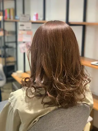 セミロング ハイライト✨髪質改善 TAKAさんです😊のヘアスタイル
