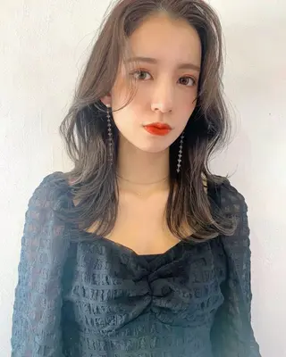 ミディアム カラー レイヤーカット、 大人可愛い　中村美羅のヘアスタイル